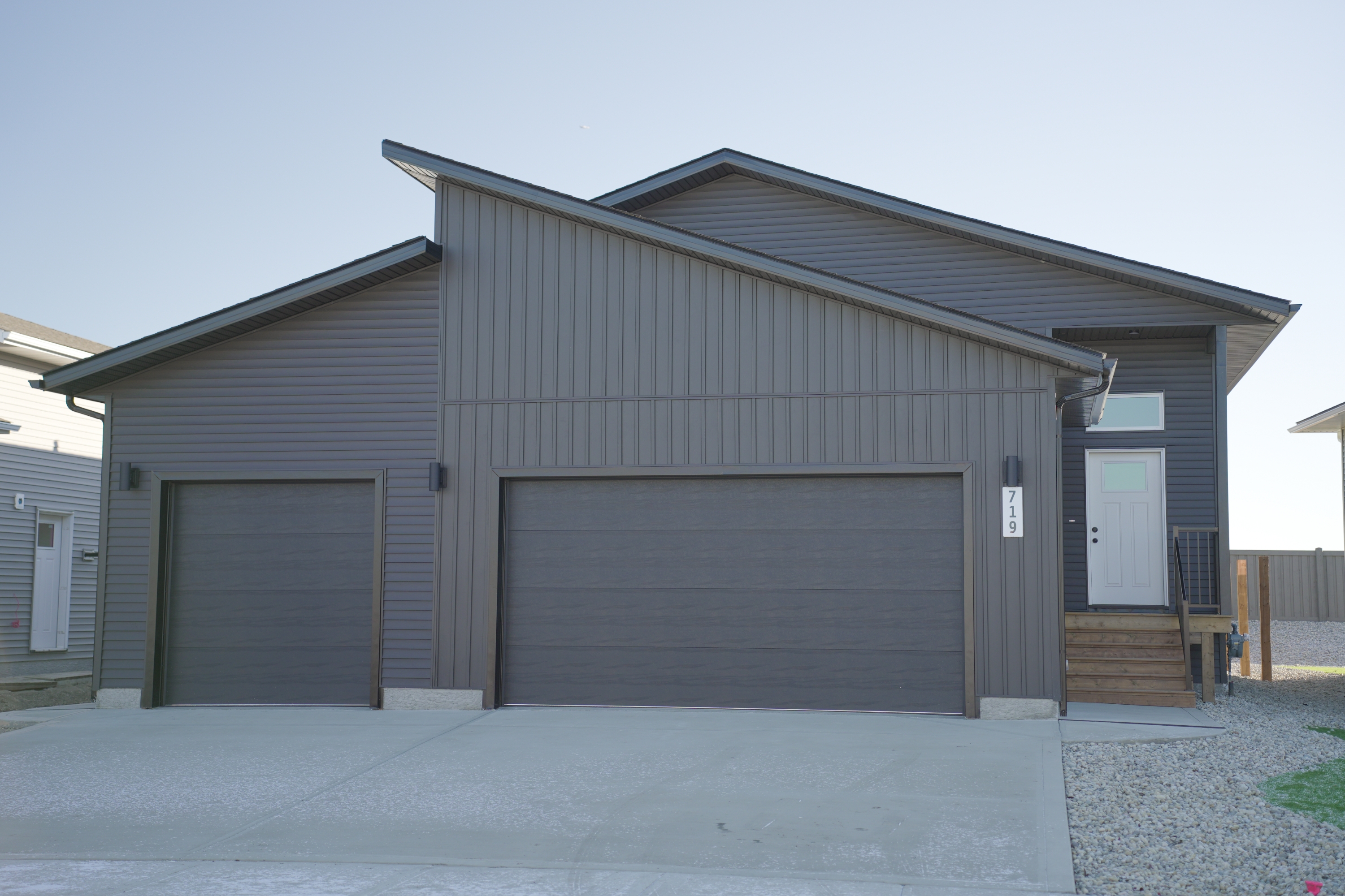 810, 11820 84 Ave.